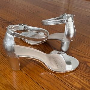 Silver DB studio strapped heels.  Size 9W